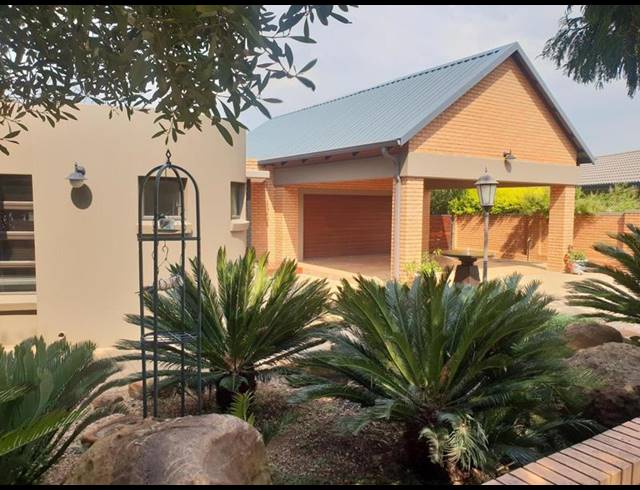 3 BEDROOM HOUSE FOR SALE IN RETIRE AT MIDSTREAM